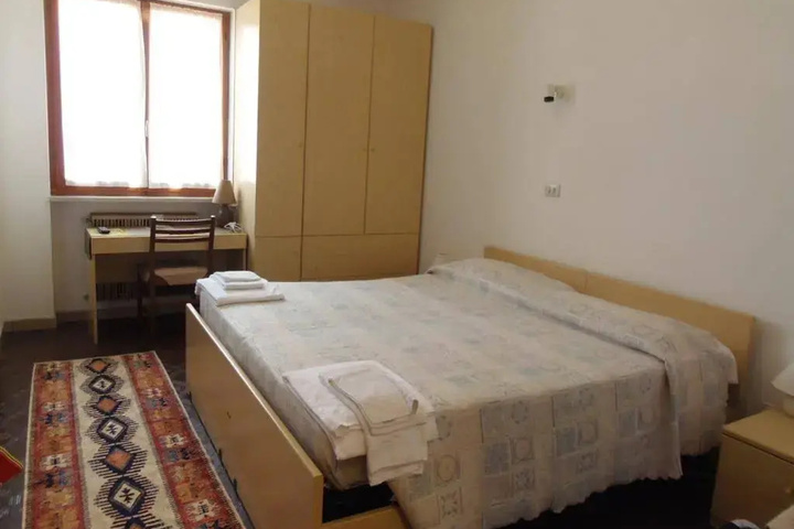 Room 3 of 20