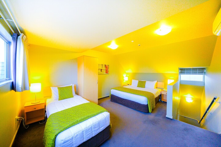 Room 10 of 38