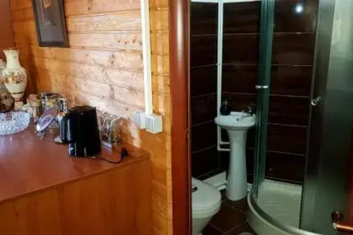 Room 6 of 7