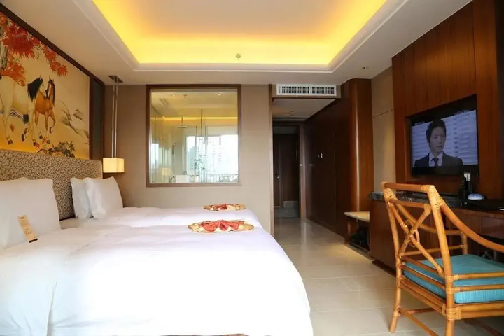 Room 6 of 17
