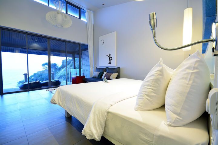 Room 52 of 199