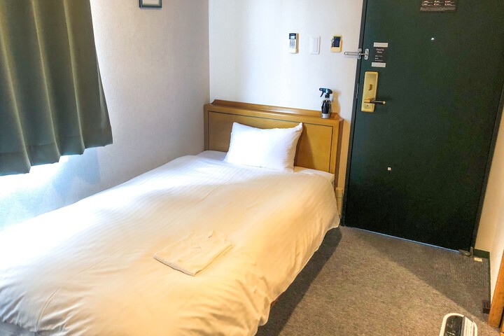 Room 4 of 15