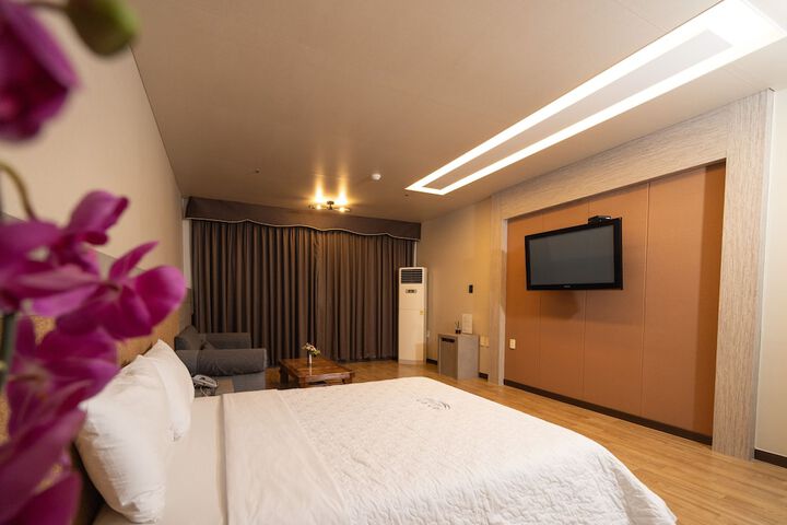Room 11 of 23