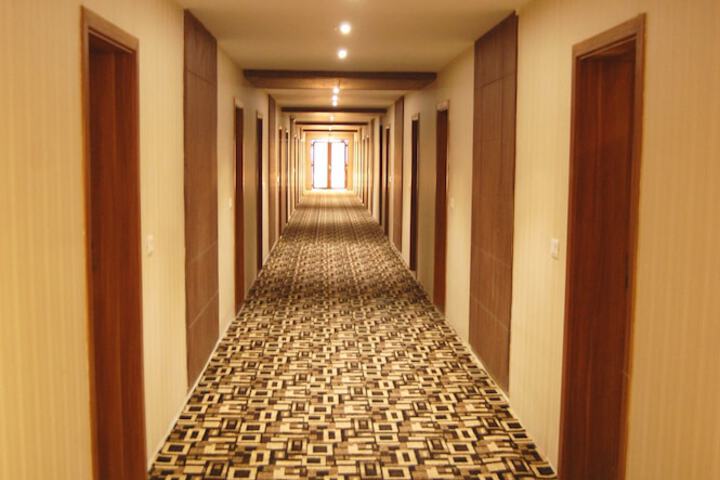 Ballroom/Hall 84 of 92
