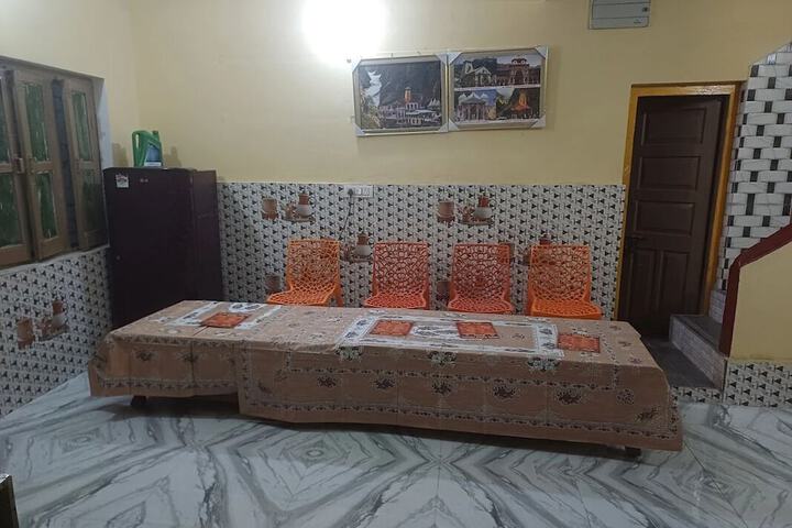 Room 8 of 16