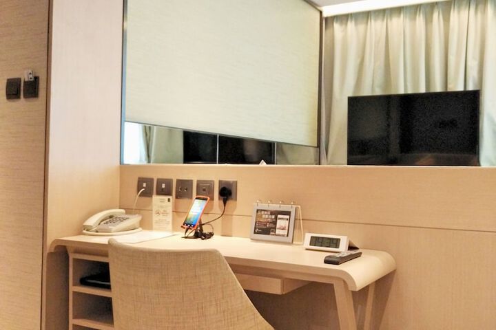 Room 35 of 59