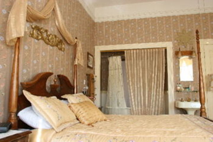 Room 32 of 68