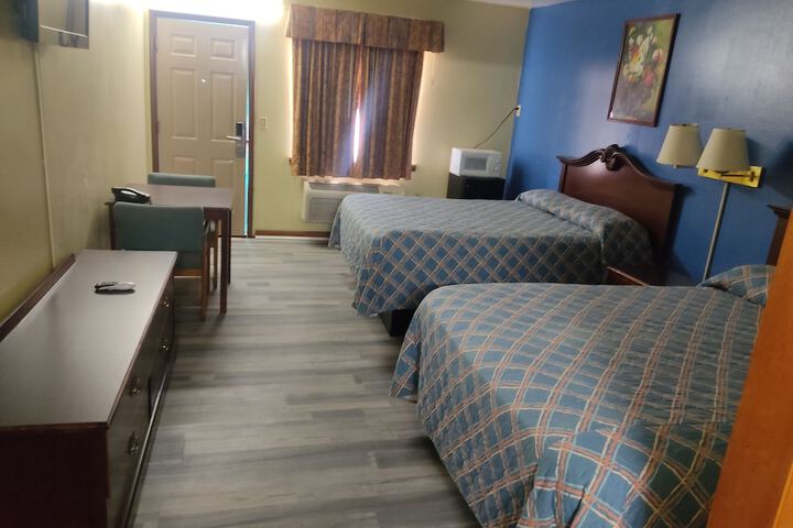 Room 11 of 28