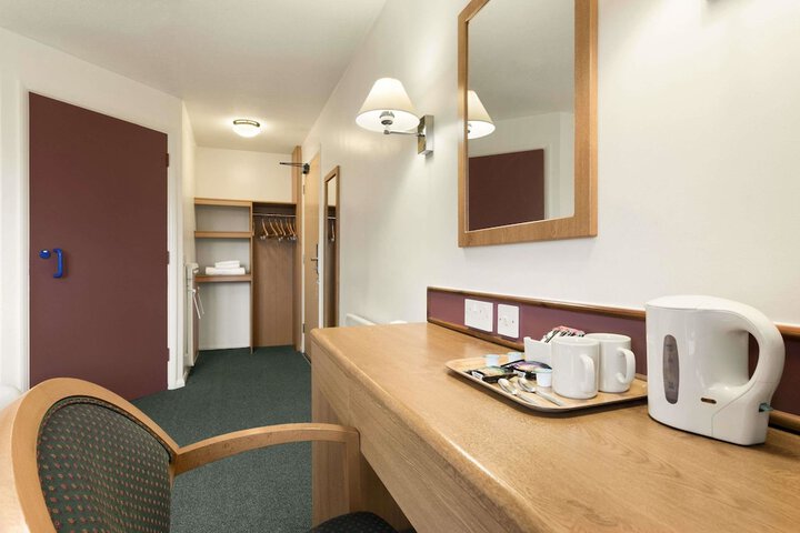 Room 10 of 22
