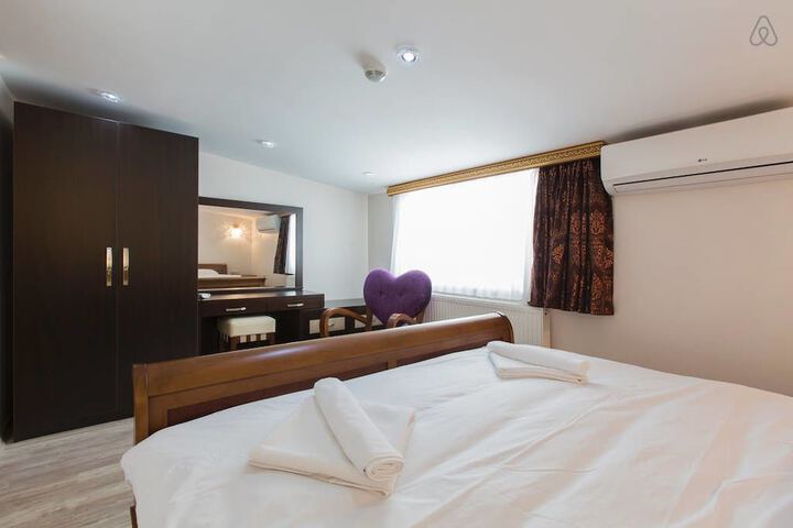 Room 4 of 13