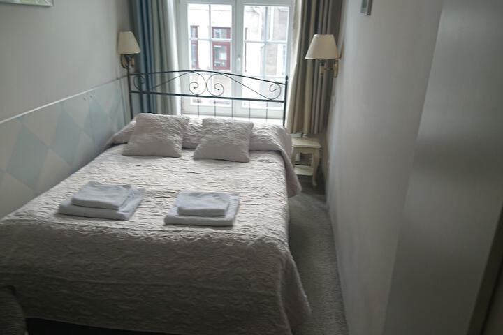 Room 6 of 105