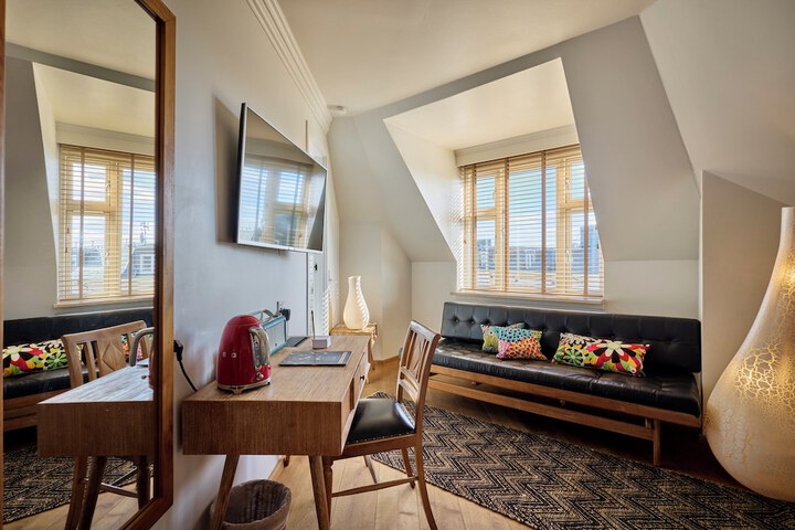 Room 28 of 105