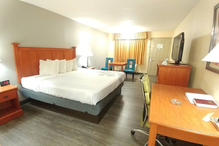 1 King Bed - Wireless High Speed Internet Accessible Microwave and Refrigerator, Coffee Mak (14 of 23)