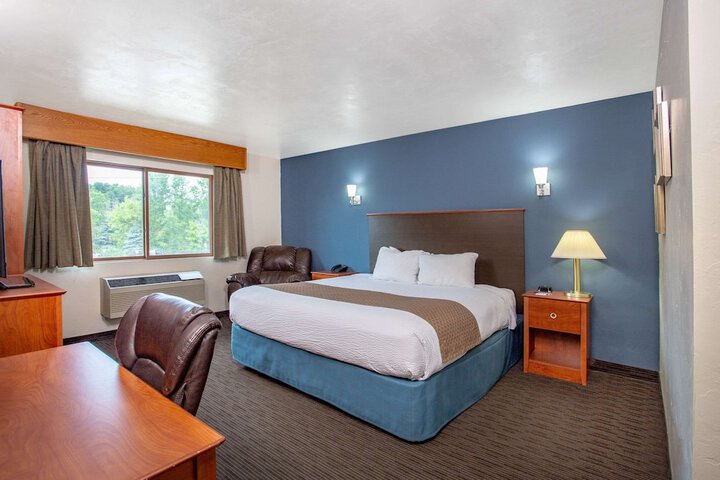 1 King Bed (13 of 17)