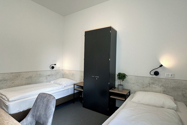Room 5 of 12