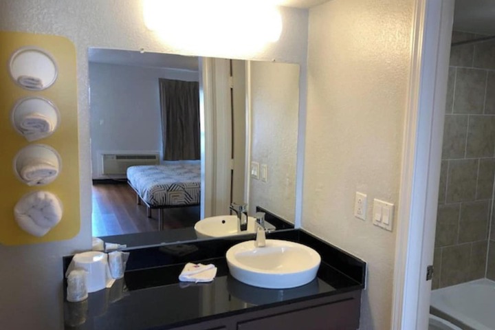 Room 13 of 19