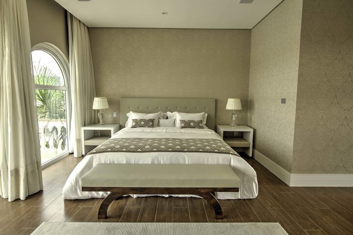 Room 4 of 103