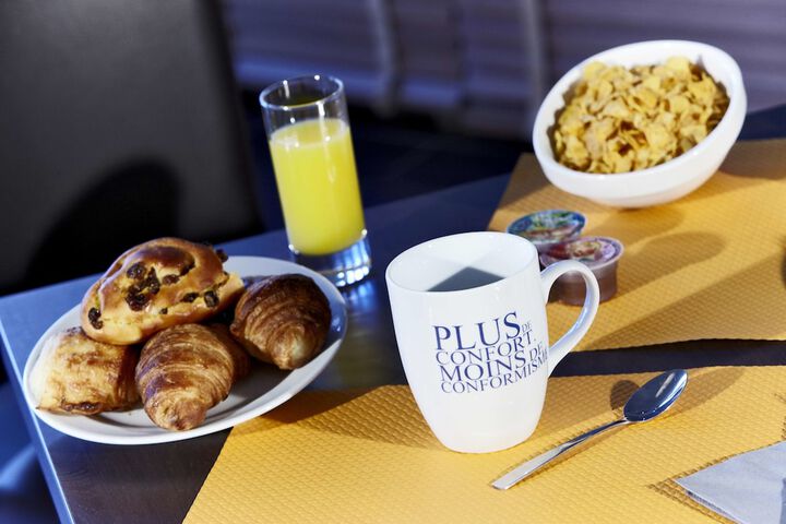 Breakfast/Coffee Service 24 of 31