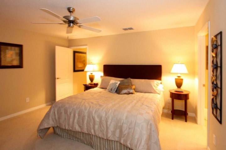 Room 6 of 32