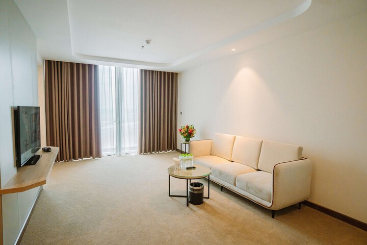 Room 12 of 28