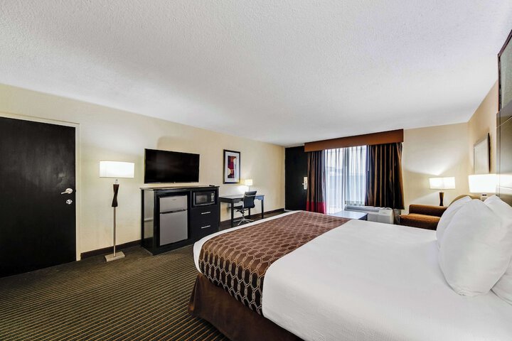 Room 6 of 24