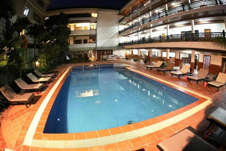 Pool 12 of 23