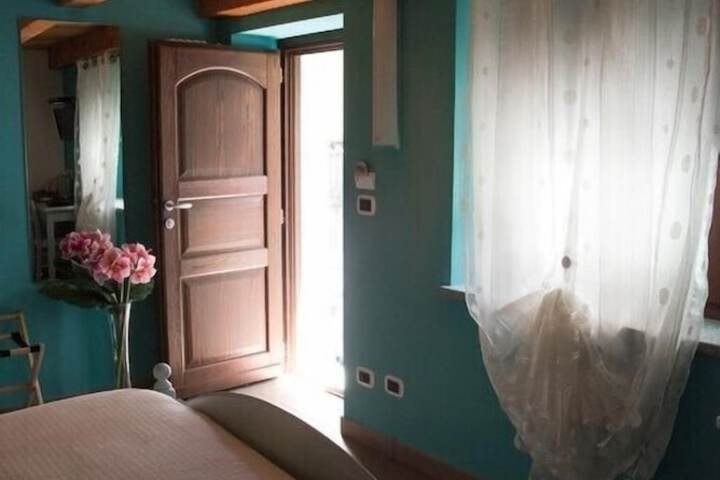 Room 16 of 98