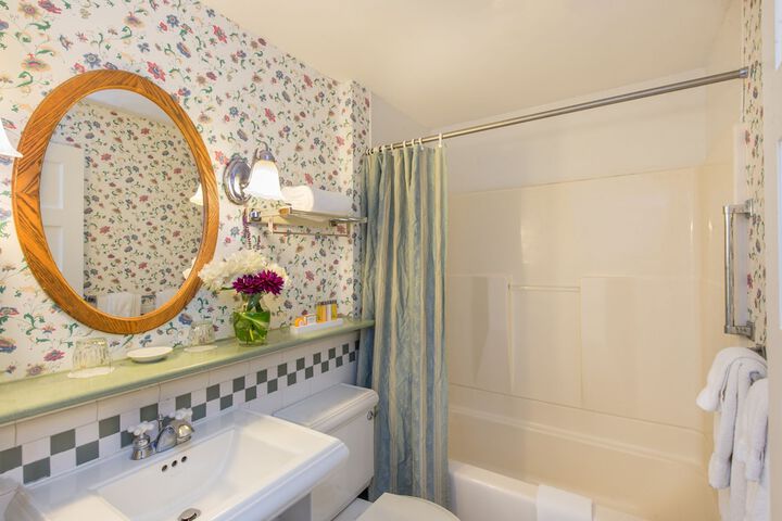 Classic Queen Bed (12 of 18)