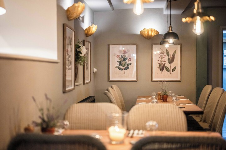 Dining 6 of 10