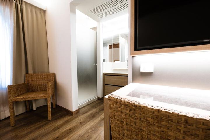 Room 12 of 39