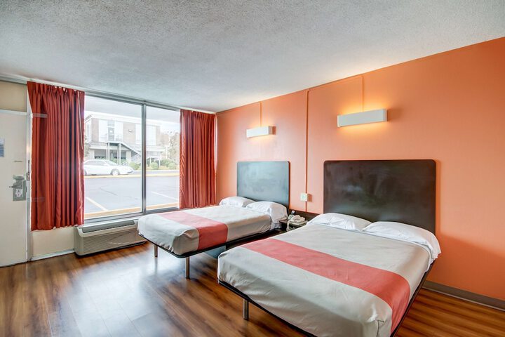Room 6 of 29