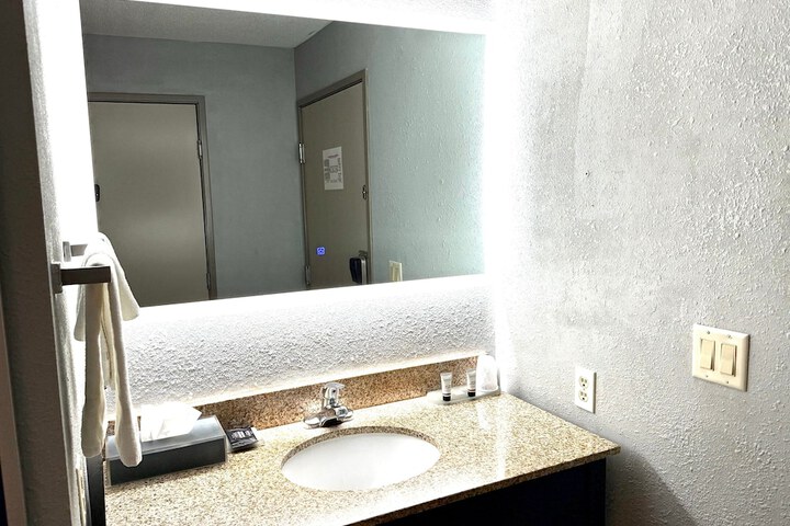 Room 14 of 27