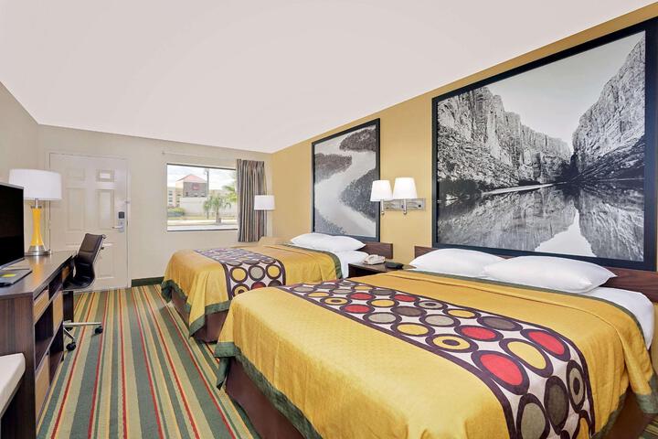 2 Queen Beds (6 of 6)