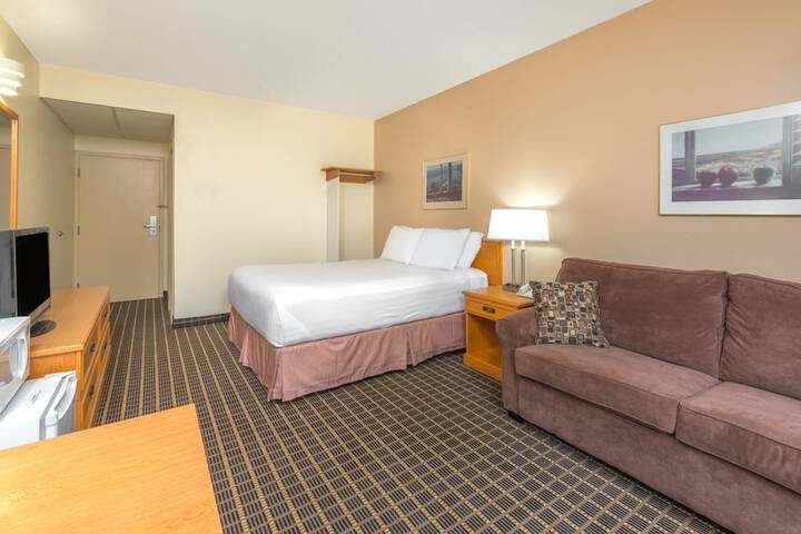 1 Queen Bed (24 of 25)