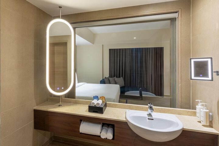 Room 25 of 41