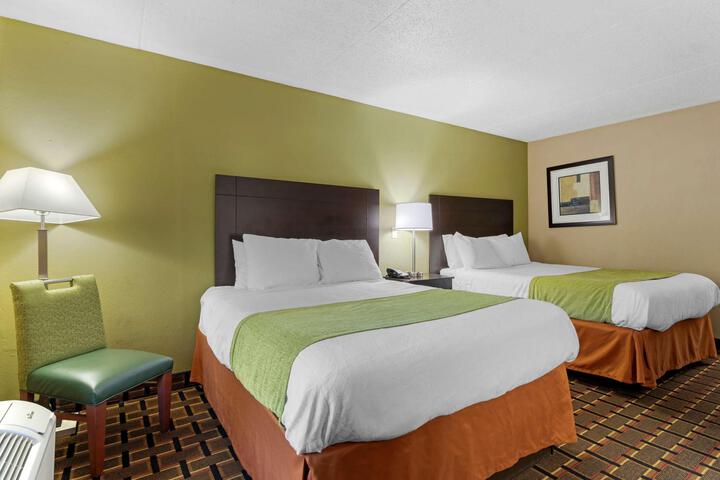 2 Queen Beds High Speed Internet Accessible Microwave and Refrigerator Work Desk Contin (2 of 13)