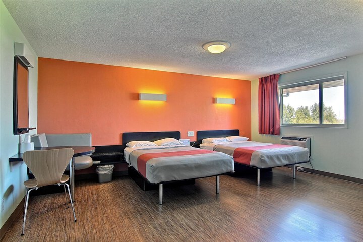 Double Deluxe 2 Queen Beds (8 of 9)