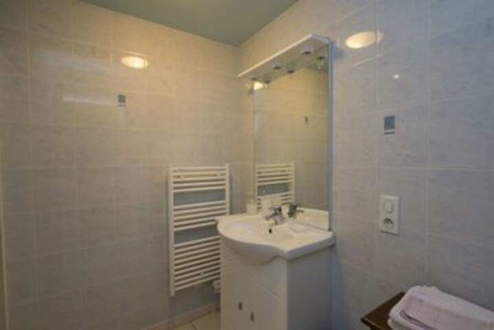 Room 4 of 27
