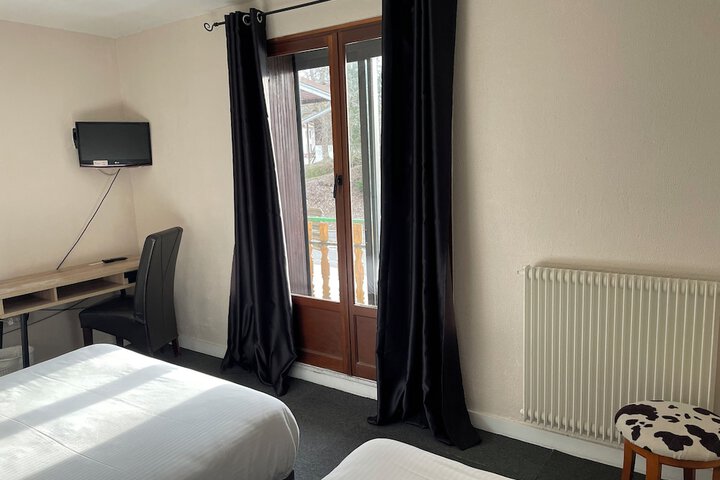 Room 11 of 27