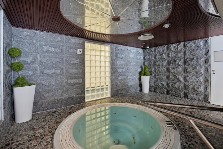 Hotel with Pool