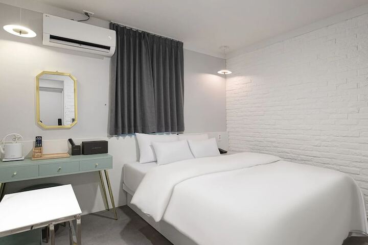 Room 4 of 24