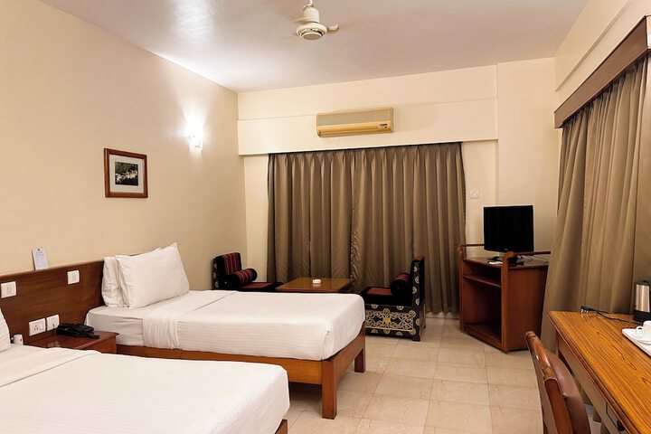 Room 14 of 37