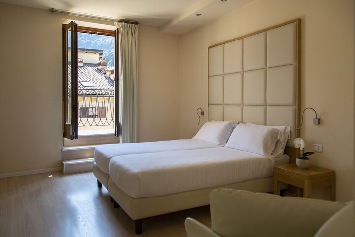 Room 21 of 49