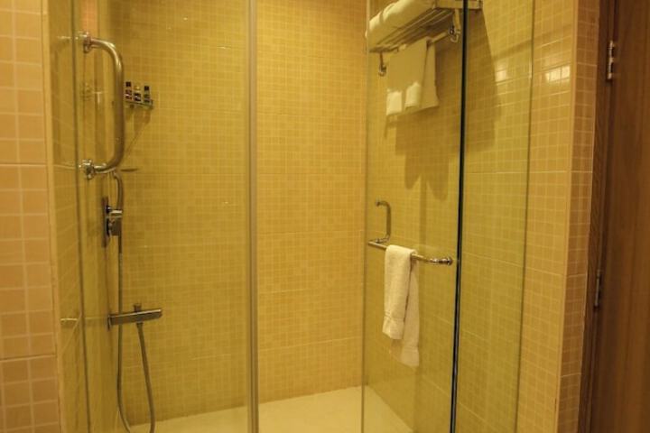 Room 15 of 16