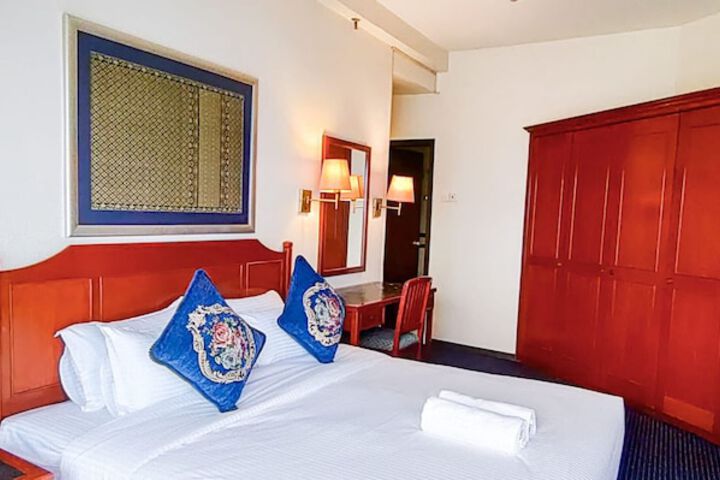 Room 195 of 650