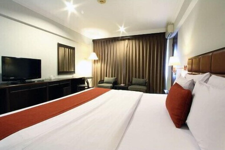 Room 10 of 19