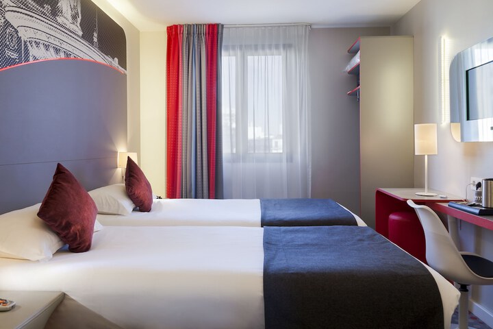 Room 8 of 43