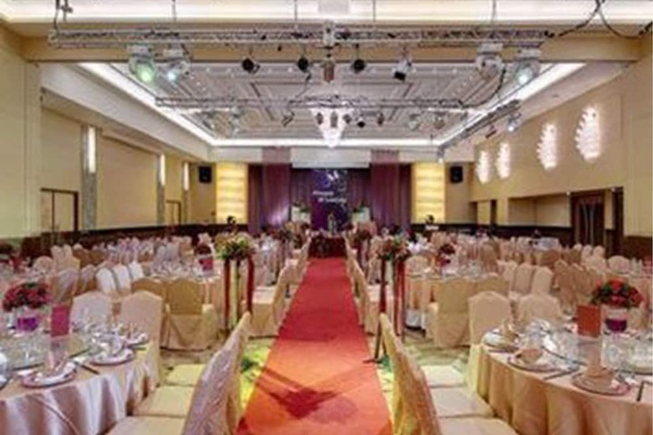 Ballroom/Hall 27 of 32