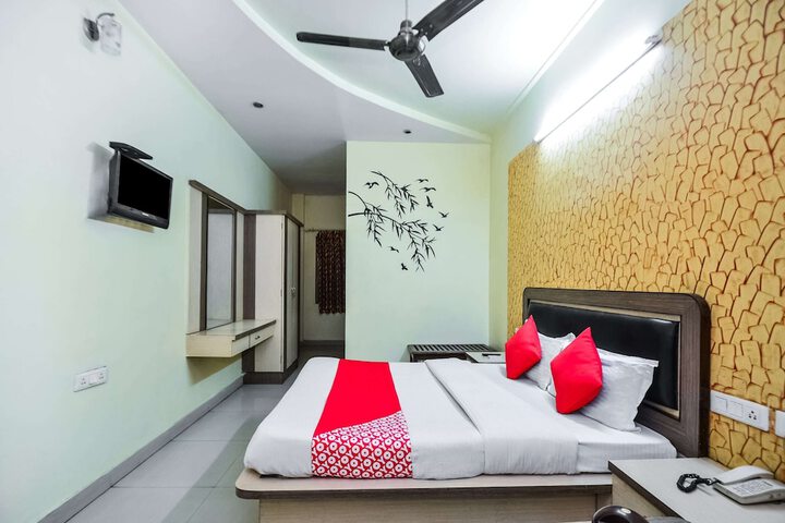 Room 9 of 25
