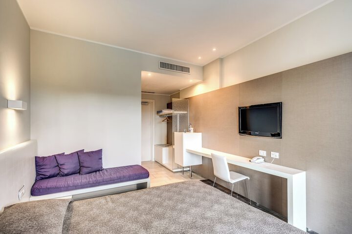 Room 9 of 95